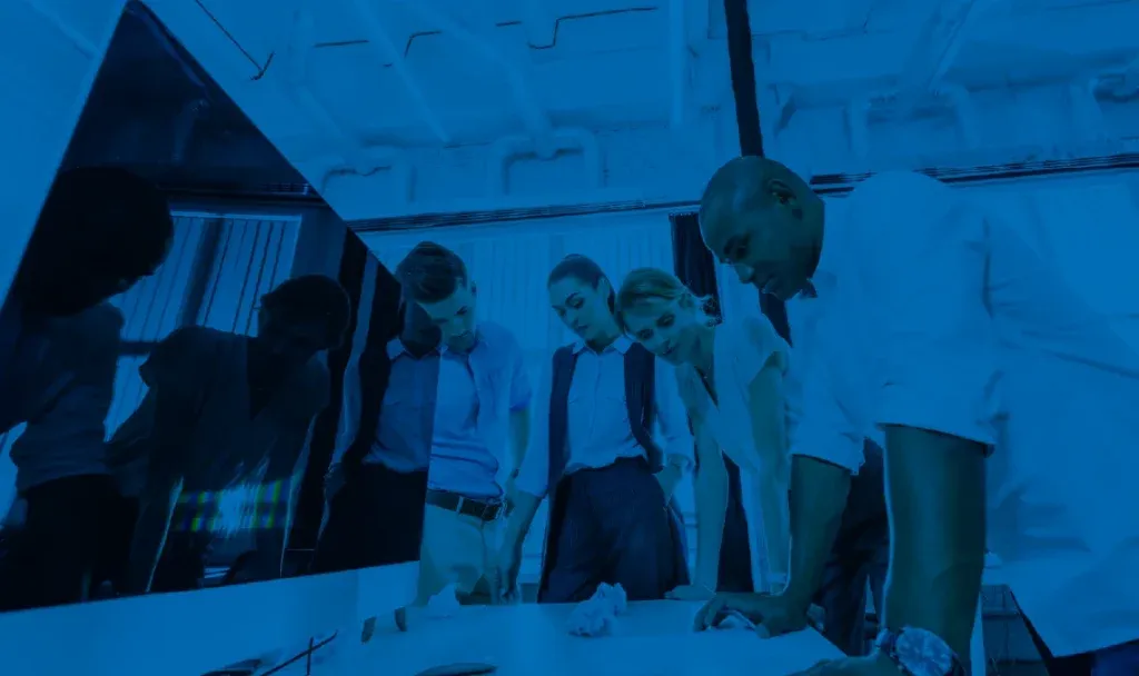 Equipo-de-trabajo-revisando-la-optimización-de-SAP