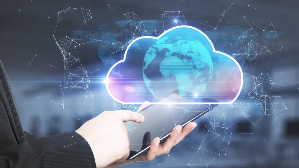 Laptop-con-imagen-de-nube-híbrida.webp