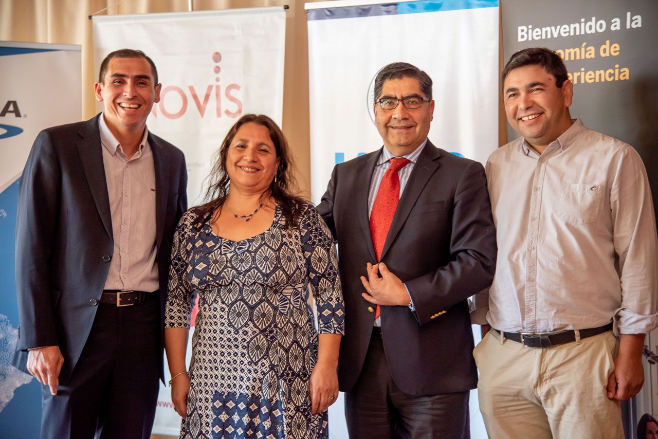 Cristian Matamala G., Director de la Dirección de Tecnologías de la Información; Marianela Monsalve C., Directora de Proyecto TITÁN; Victor Madariaga L., gerente de negocios Novis; Moises Ahumada S., Jefe Dpto. Desarrollo y Mantención de Sistemas